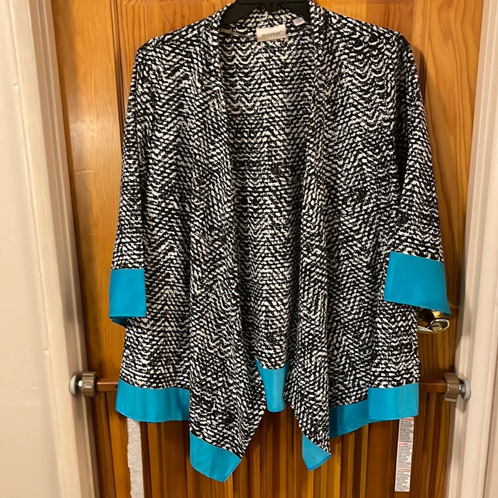 Avenue silky black white and turquoise 3/4 sleeve jacket